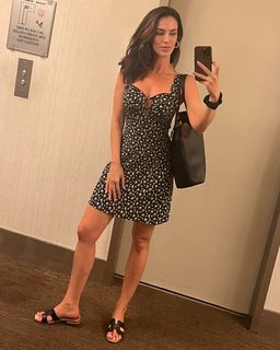 Jessica Lowndes feet photo thumbnail