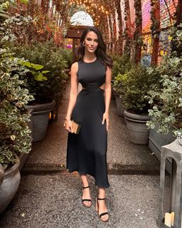 Jessica Lowndes feet photo thumbnail