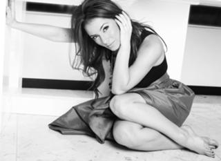 Claudia Lizaldi feet photo thumbnail
