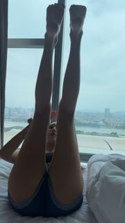 Scarlet Vas feet photo thumbnail
