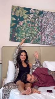 Sunny Leone feet photo 2