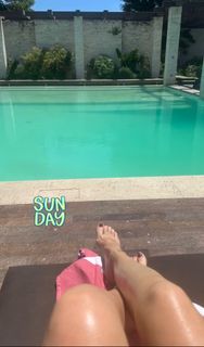 Ilary Blasi feet photo 2