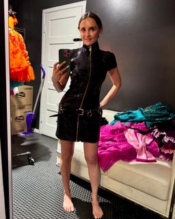 Rachael Leigh Cook feet photo 2