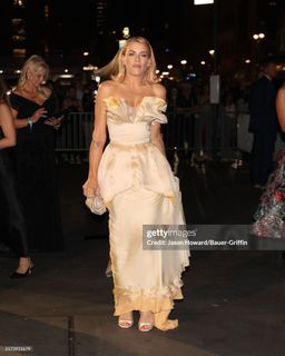 Busy Philipps feet photo thumbnail