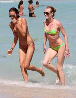 Irina Shayk feet photo thumbnail