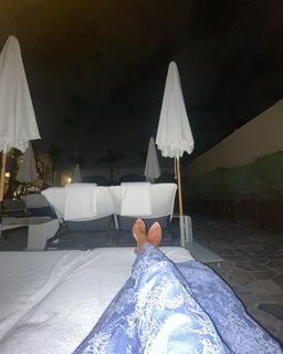 Jessy Schram feet photo 3