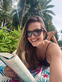 Juliana Paiva feet photo thumbnail