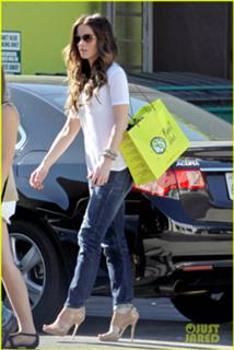 Kate Beckinsale feet photo thumbnail