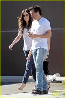 Kate Beckinsale feet photo thumbnail