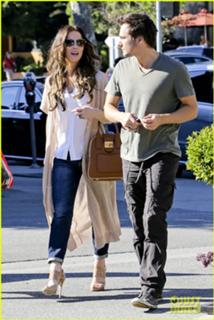 Kate Beckinsale feet photo thumbnail