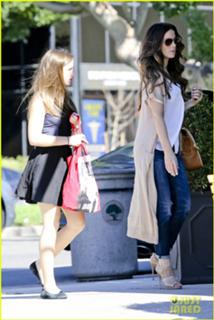 Kate Beckinsale feet photo thumbnail
