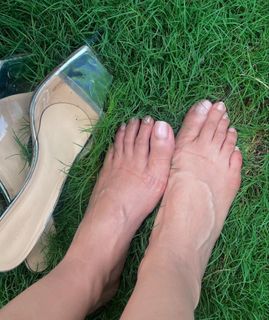 Vaani Kapoor feet photo 5