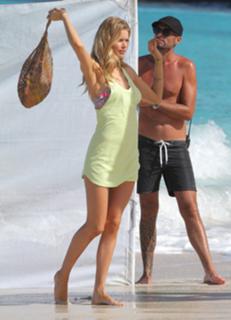 Doutzen Kroes feet photo thumbnail