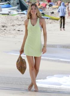 Doutzen Kroes feet photo thumbnail