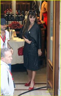 Penélope Cruz feet photo thumbnail