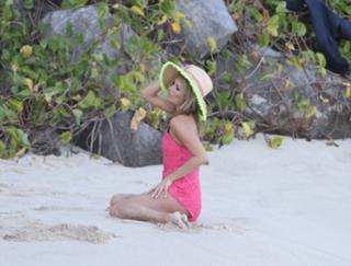 Kate Moss feet photo thumbnail