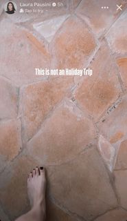 Laura Pausini feet photo 5