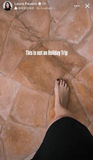 Laura Pausini feet photo 2