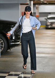 Kendall Jenner feet photo thumbnail
