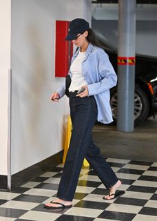 Kendall Jenner feet photo thumbnail