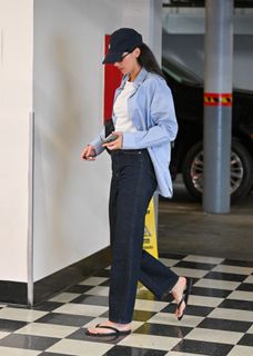 Kendall Jenner feet photo thumbnail