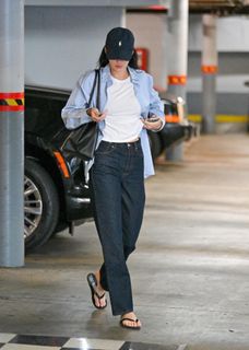 Kendall Jenner feet photo thumbnail