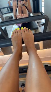 Scarlet Vas feet photo thumbnail