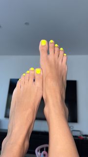Scarlet Vas feet photo thumbnail