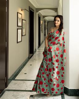 Trisha Krishnan feet photo 2