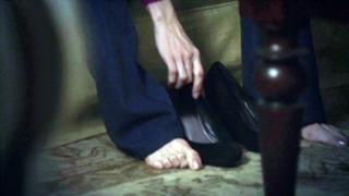 Julie Bowen feet photo thumbnail