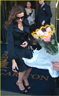 Kate Beckinsale feet photo thumbnail