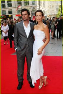 Kate Beckinsale feet photo thumbnail