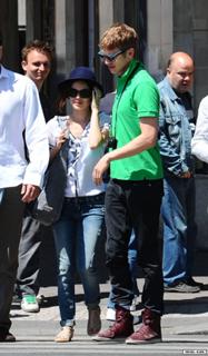 Rachel Bilson feet photo thumbnail