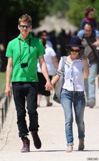 Rachel Bilson feet photo thumbnail