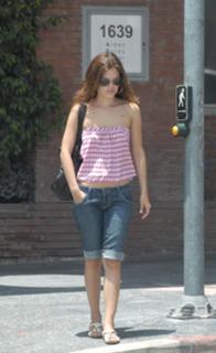 Rachel Bilson feet photo thumbnail