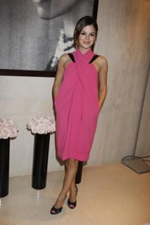Rachel Bilson feet photo thumbnail