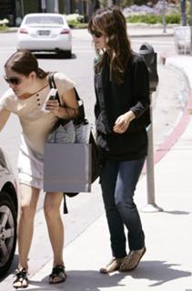 Rachel Bilson feet photo thumbnail