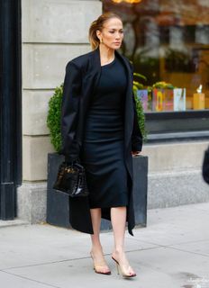 Jennifer Lopez feet photo thumbnail