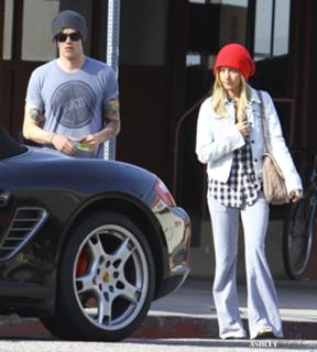 Ashley Tisdale feet photo thumbnail