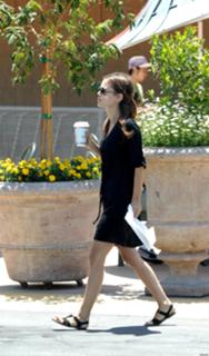 Rachel Bilson feet photo thumbnail