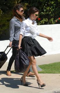 Rachel Bilson feet photo thumbnail