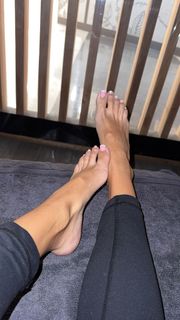 Scarlet Vas feet photo thumbnail