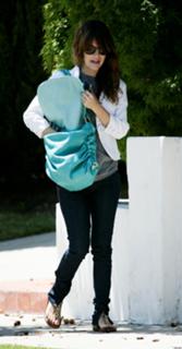 Rachel Bilson feet photo thumbnail