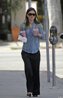 Rachel Bilson feet photo thumbnail