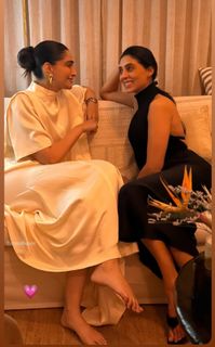 Sonam Kapoor feet photo 3