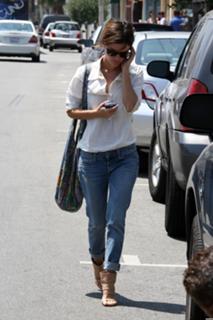 Rachel Bilson feet photo thumbnail