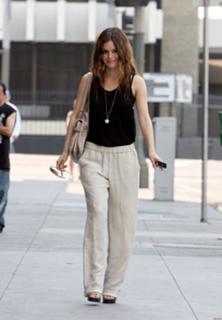 Rachel Bilson feet photo thumbnail