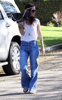 Rachel Bilson feet photo thumbnail
