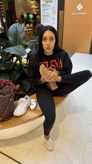 Scarlet Vas feet photo thumbnail