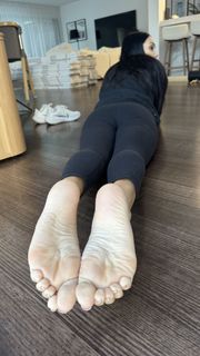 Scarlet Vas feet photo thumbnail